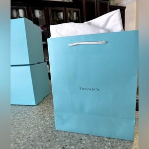 Tiffany & Co. Blue bag with Tiffany Tissue paper